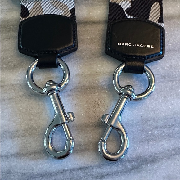 MARC JACOBS CAMO INSPIRED CROSSBODY STRAP-NWOT - Picture 3 of 4